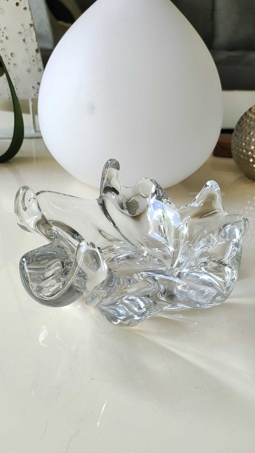 Empty pocket signed Cristallerie de Lorraine, Corolle/floral shape. Polylobed edges with corrugations