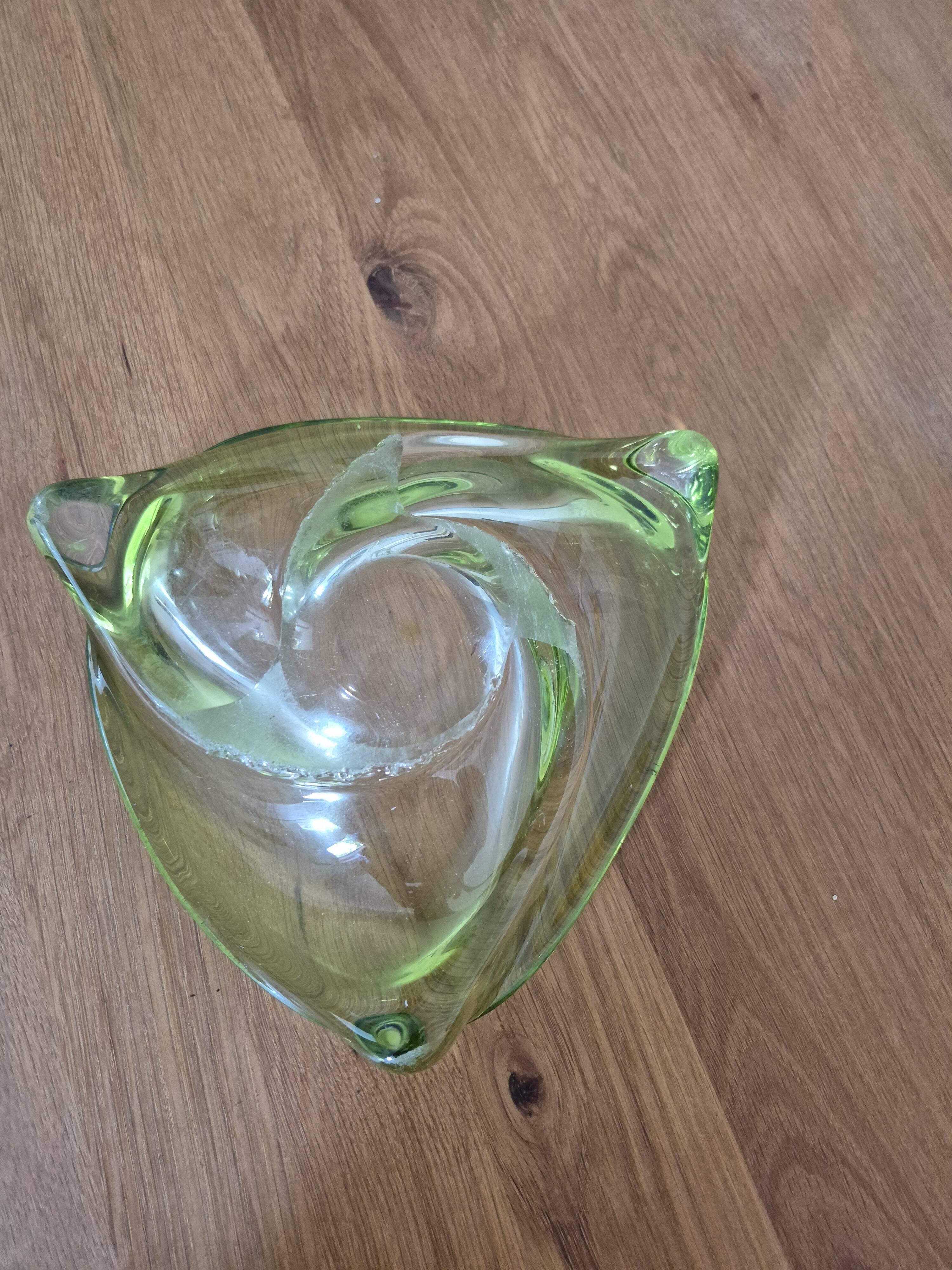 Art Deco ashtray in cut anise crystal