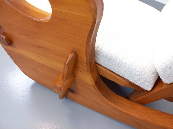 Fauteuil chauffeuse “luge” brutalistes à bascule