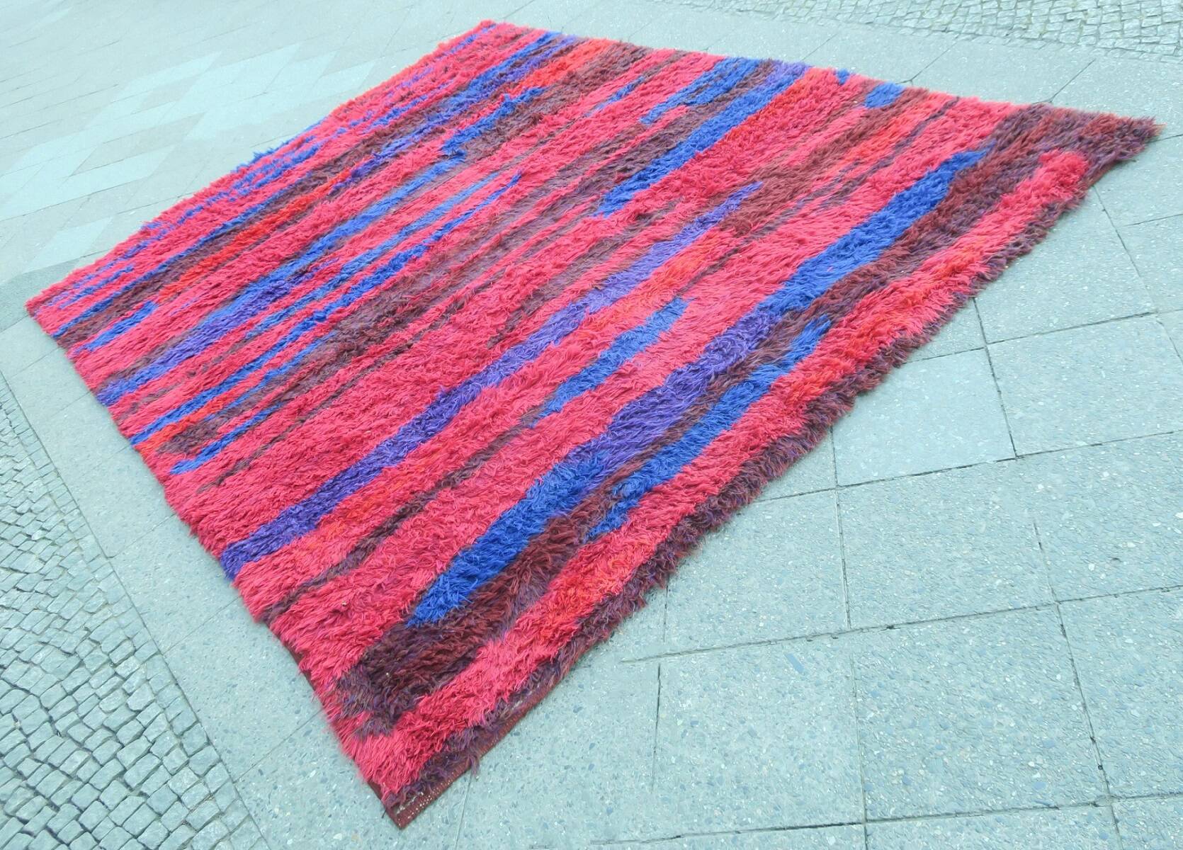 Tapis à poils longs noué à la main du milieu du siècle par Walter Mack, étiqueté - années 1960
