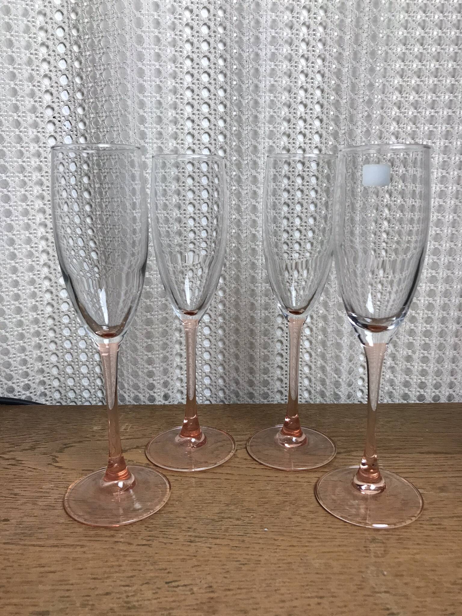 Set of 4 vintage Luminarc champagne flutes with pink stem