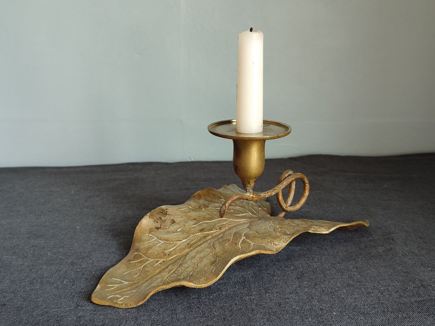 Antique bronze ivy leaf candle holder