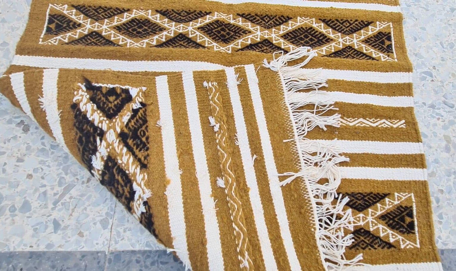 Handmade bed-down carpet made of pure wool  - 72x128cm