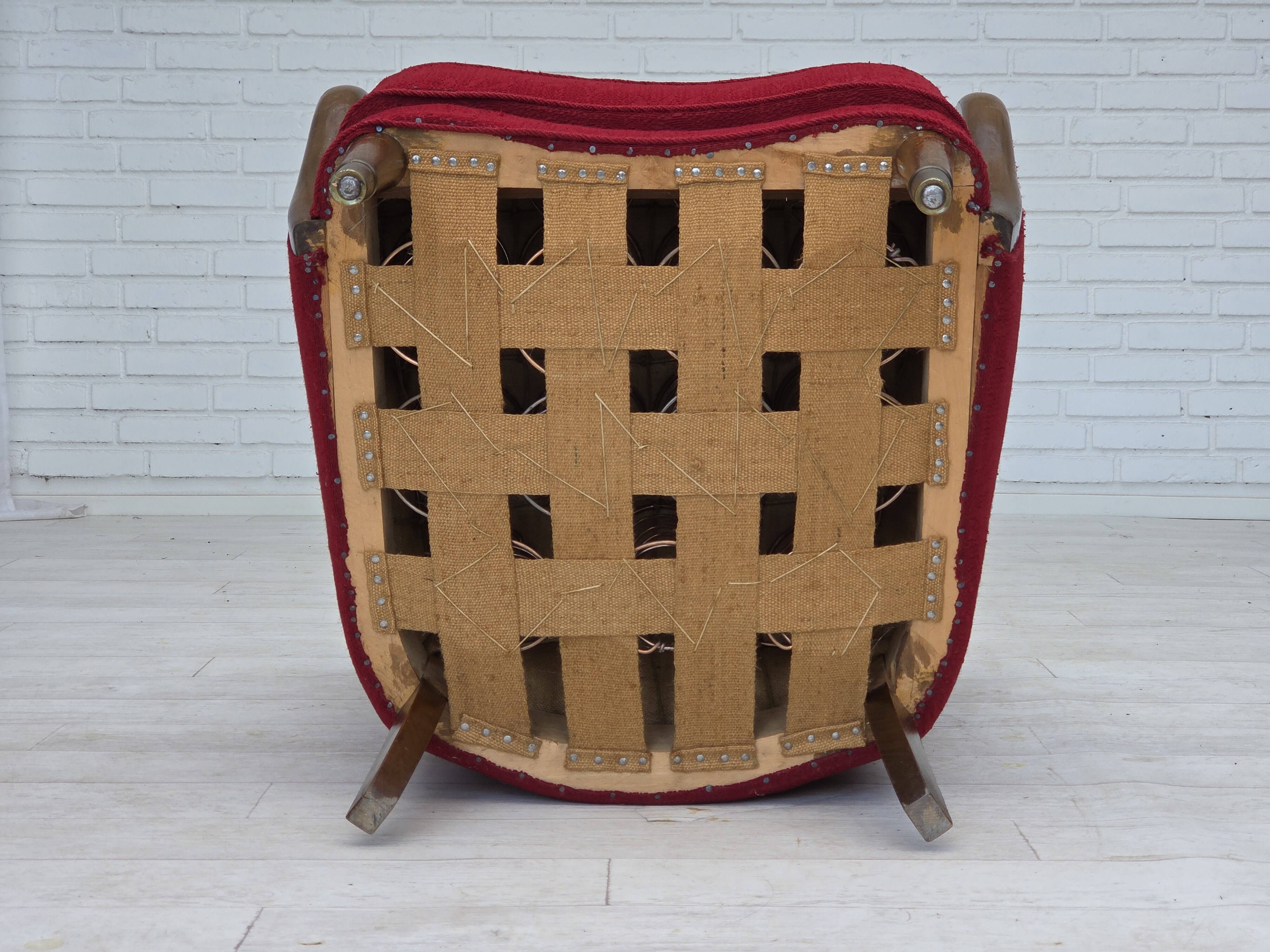 Fauteuil danois des années 1960, état d'origine, tissu en laine, pieds en bois de hêtre.
