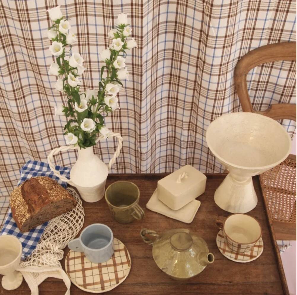 White stoneware fruit bowl