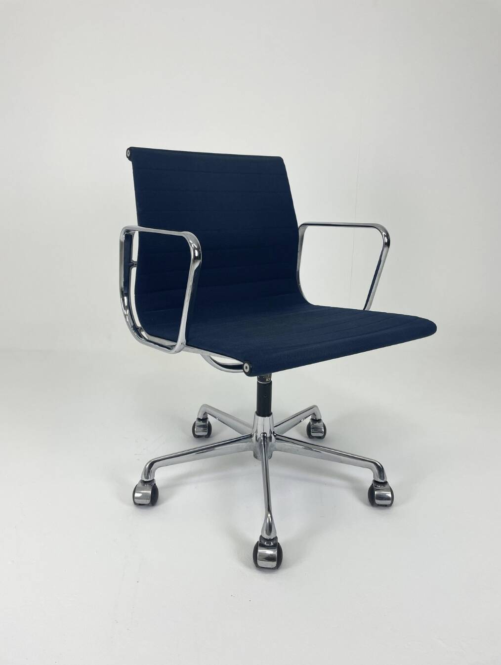 Blue fabric office chair, ICF - Charles Eames, Ray Eames - EA108 aluminum group