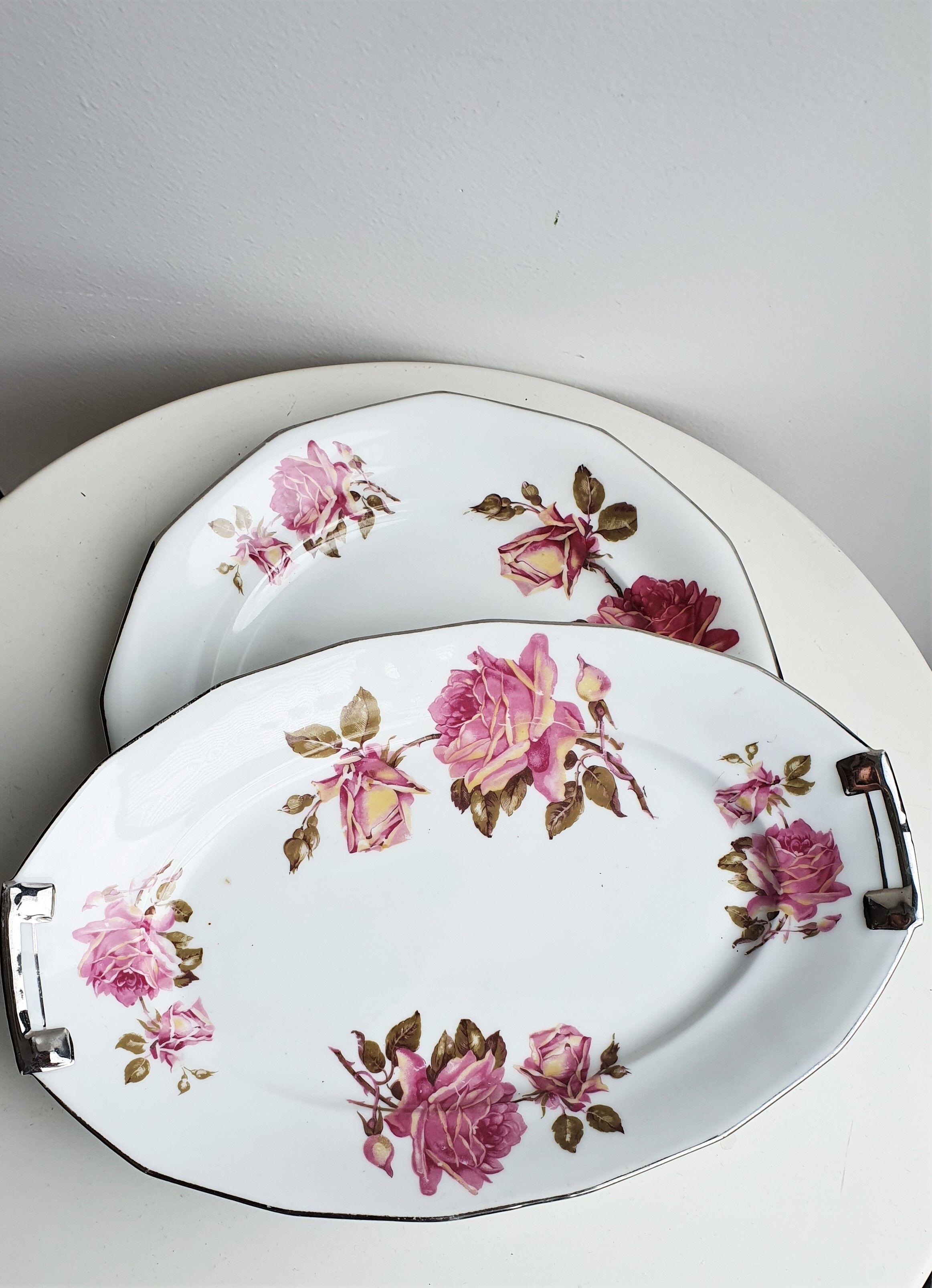Pink dishes