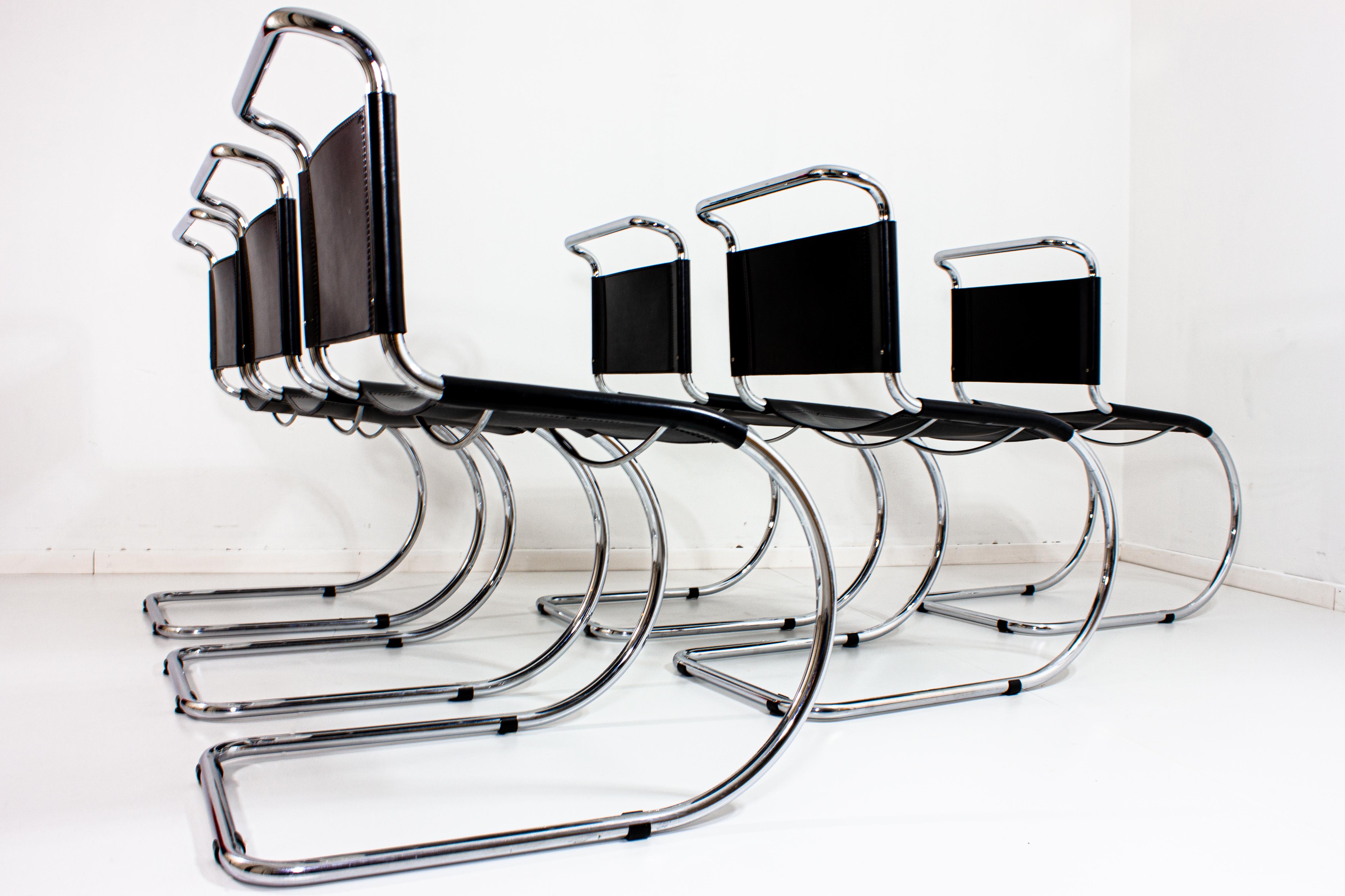 Set of 6 MR10 chairs in black leather