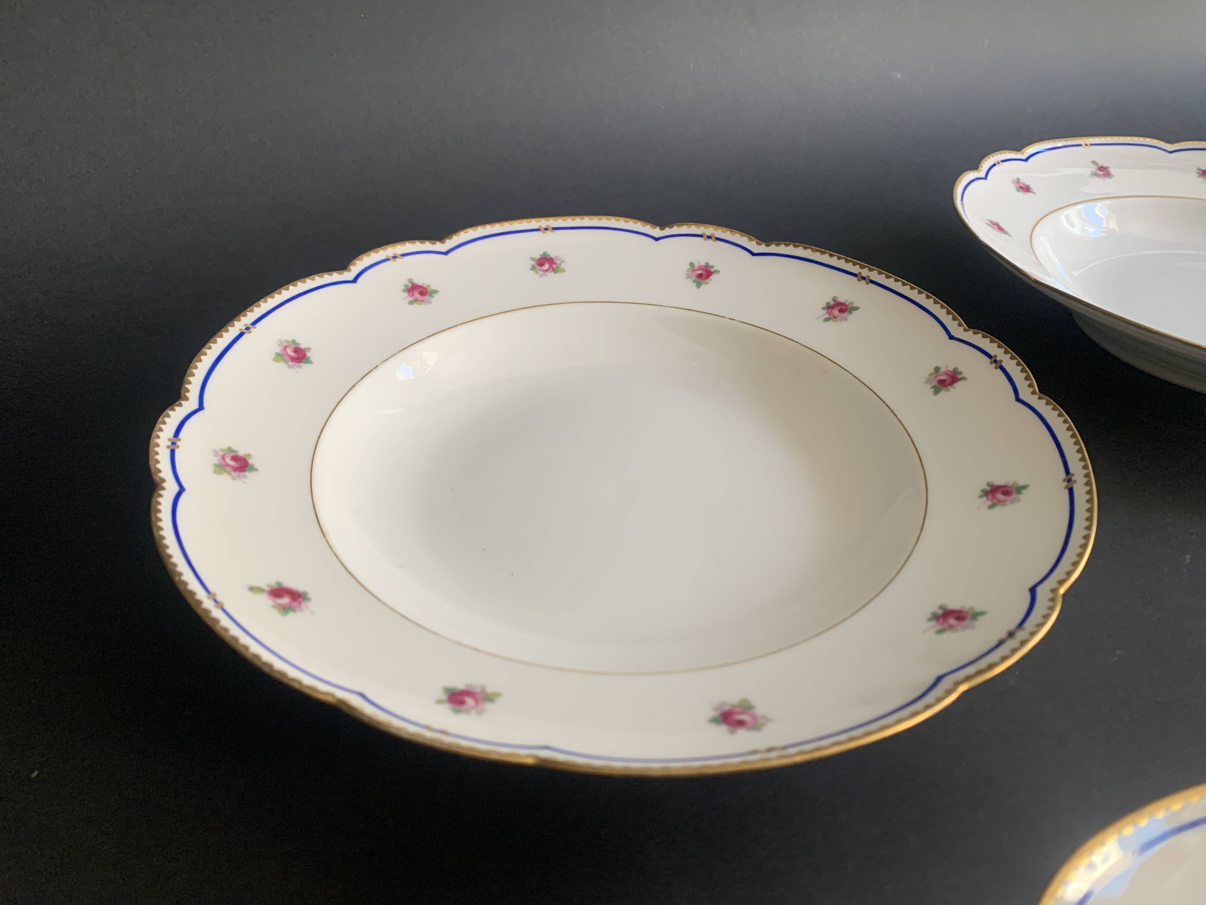 4 soup plates in Paris porcelain, "A la Reine" model, 1890, Damo