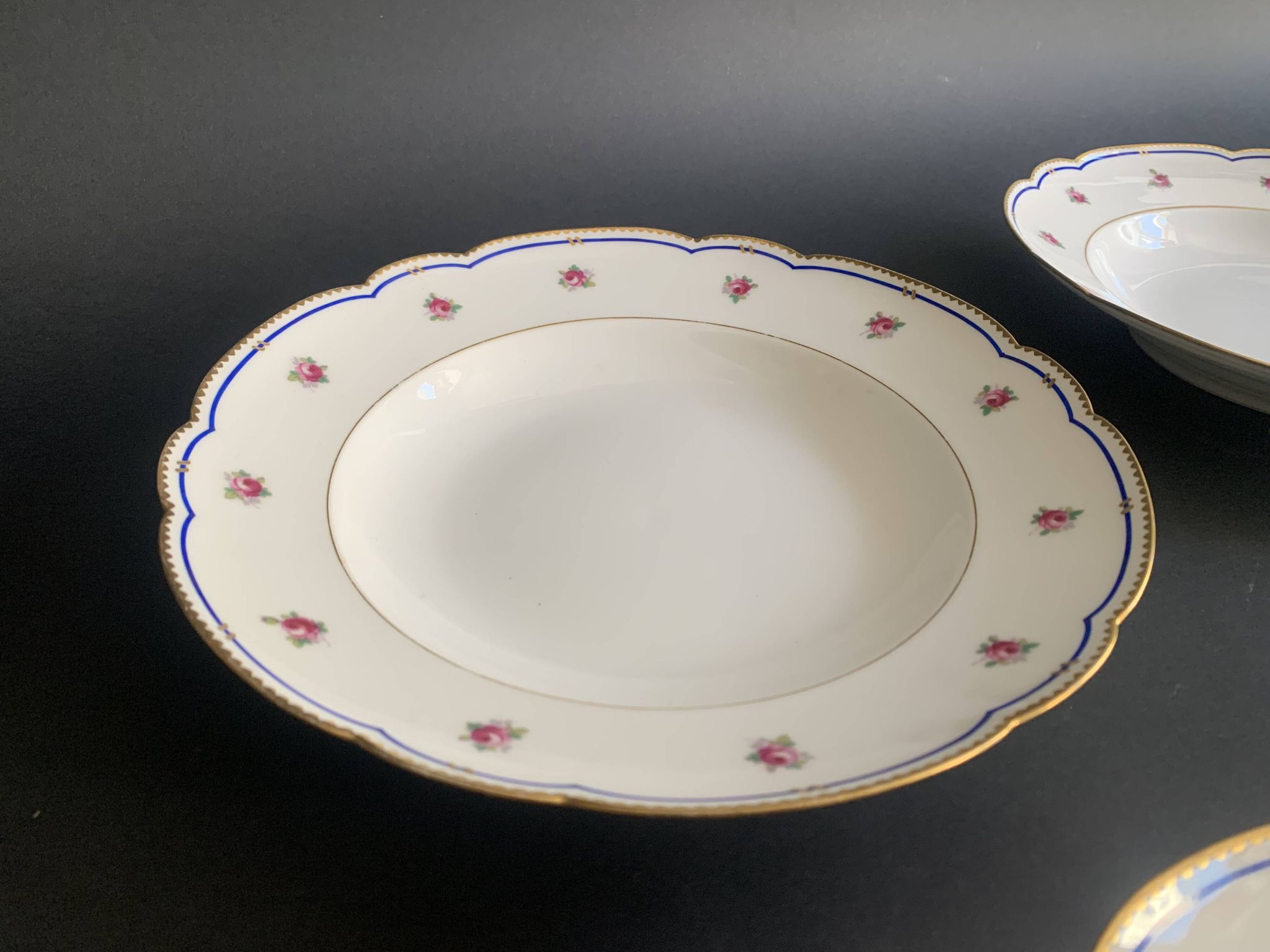 4 soup plates in Paris porcelain, "A la Reine" model, 1890, Damo