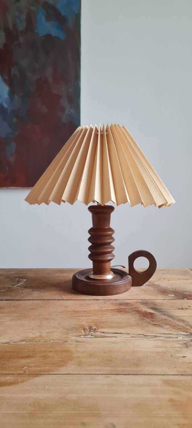 Table lamp in turned wood