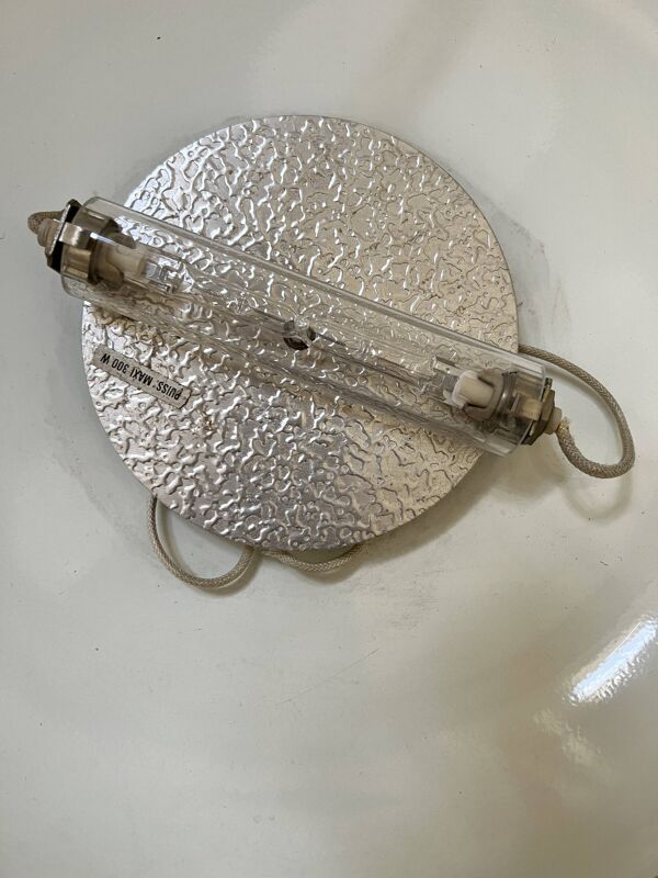 Suspension arc métal noir & laiton ''les actuels'' de Lucien Gau, Paris 1960