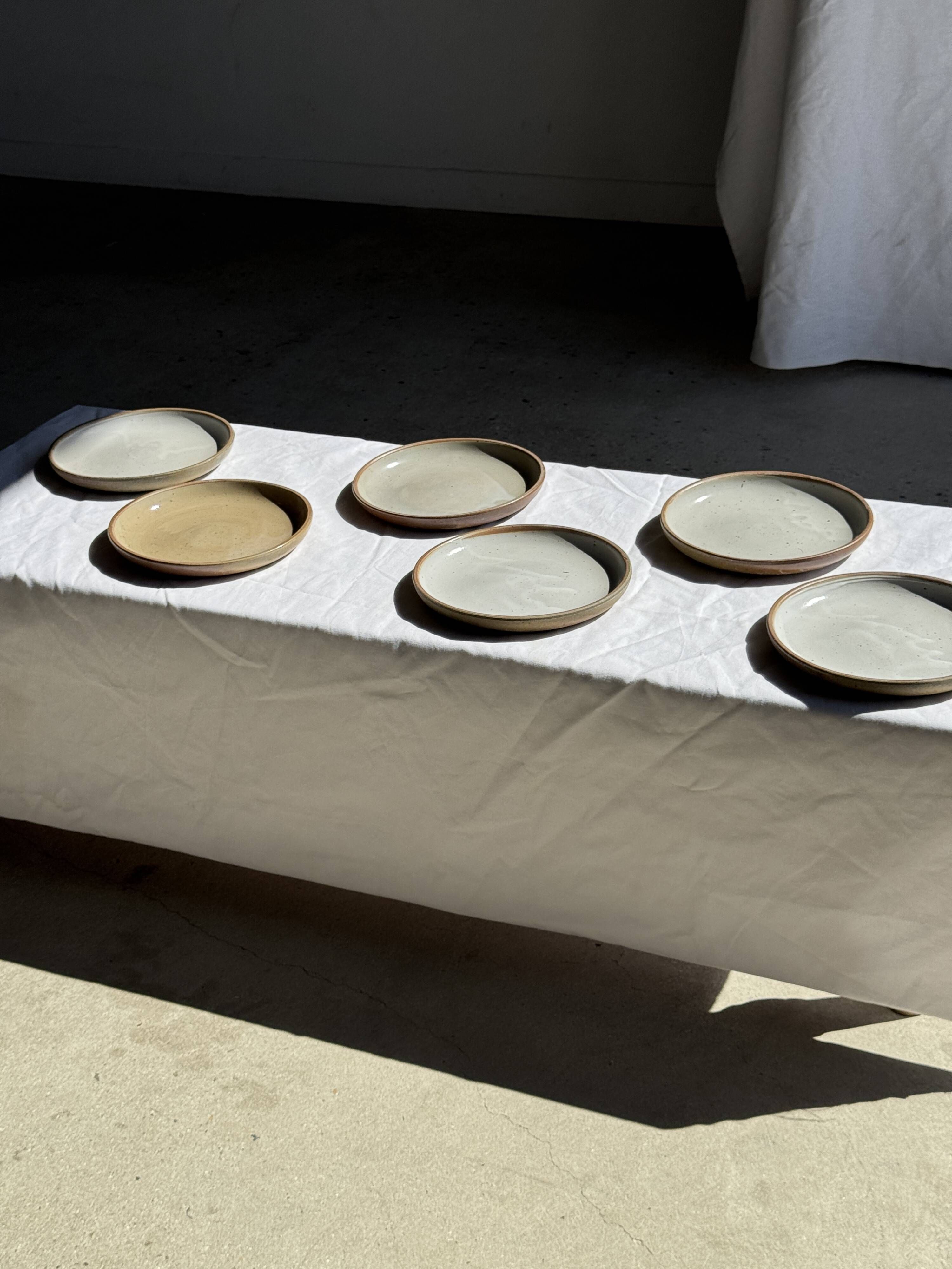 Set of 6 handmade stoneware plates in glazed beige and brown D20 H3
