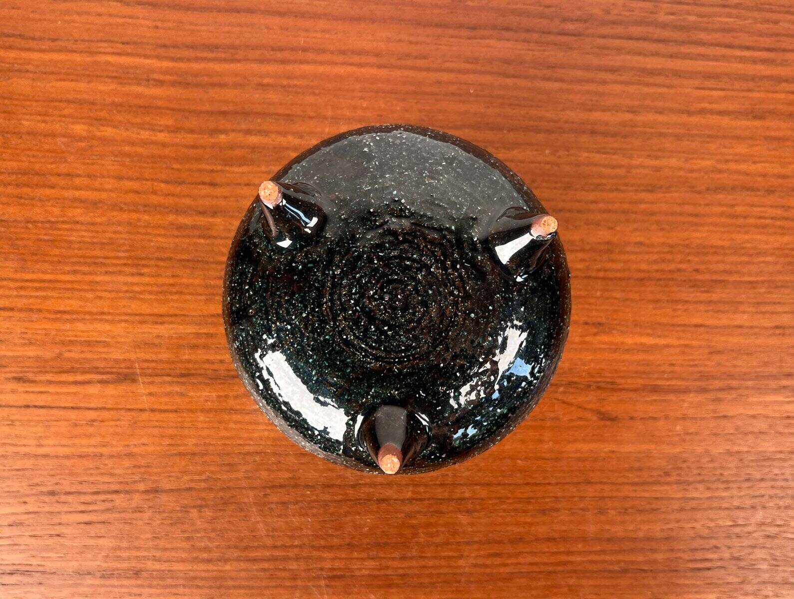 Mid-century studio ceramic tripod vase by Eke Bjeren for Gabriel Keramik, 1960s.