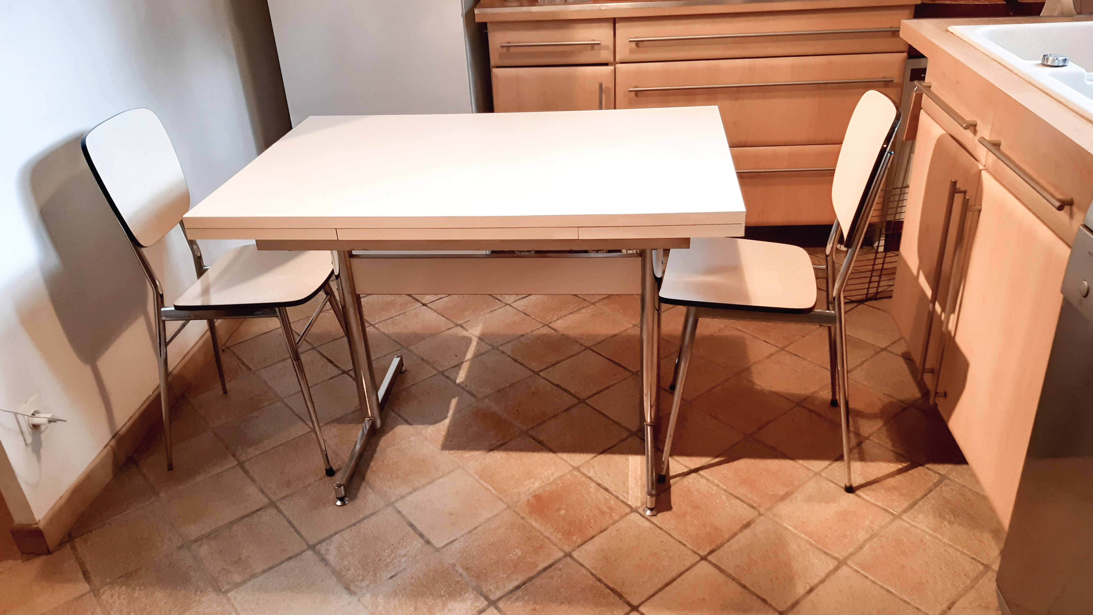 Kitchen table and 2 formica chairs