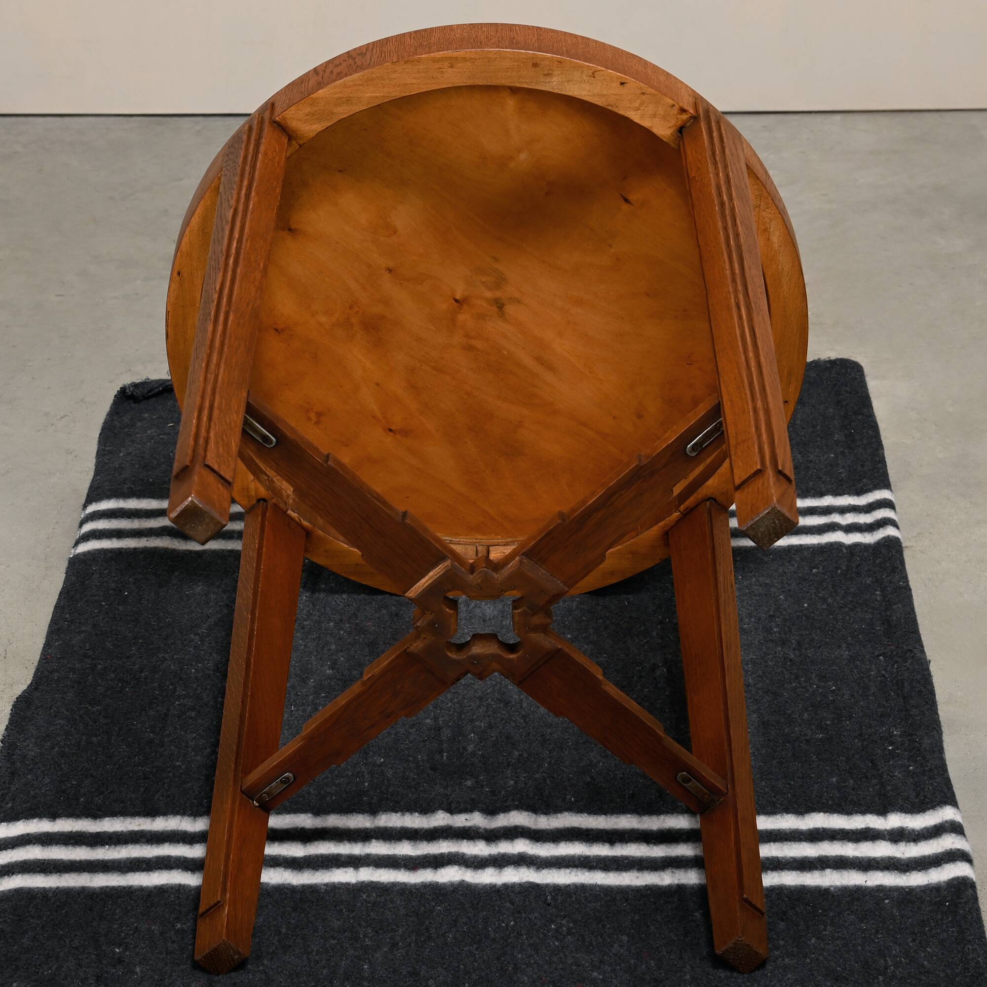 Dutch Art Deco Amsterdam School side table of solid and veneered oak