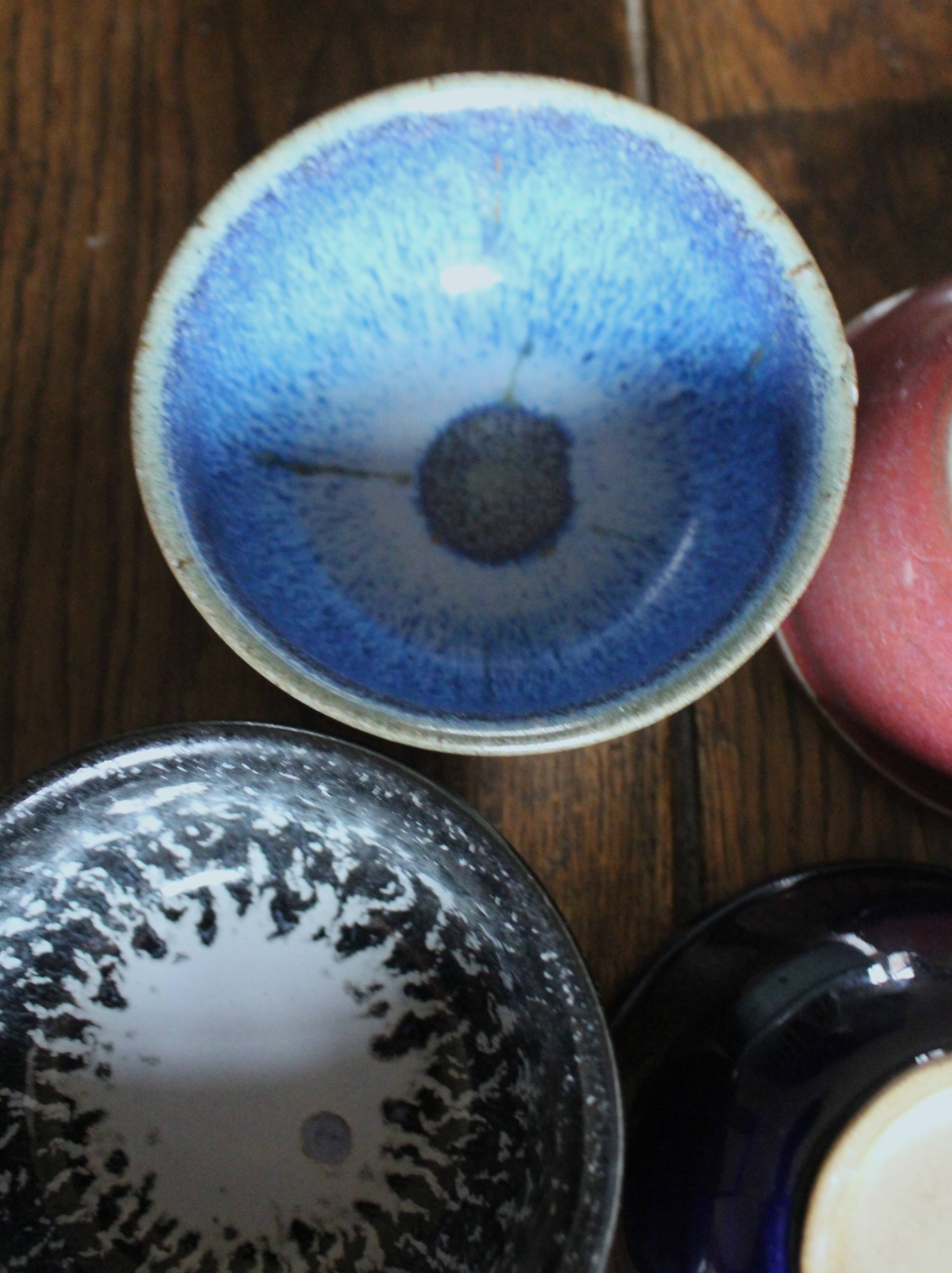 A set of 4 pottery bowls in coloured glaze.