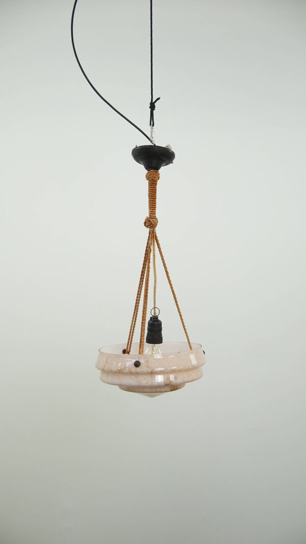 Suspension vintage design Art Déco en verre marbré rose tendre