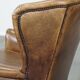 Charmant fauteuil à oreilles en cuir de mouton avec une belle patine et un excellent confort d'assise