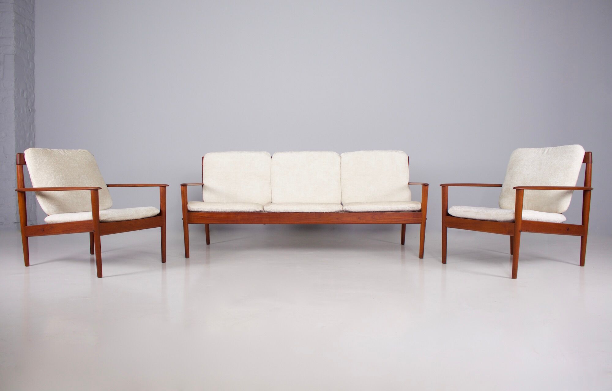 Bench "PJ 56/3" by Grete Jalk