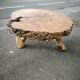 Table basse brutaliste en loupe d'orme massif 108 cm de diamètre