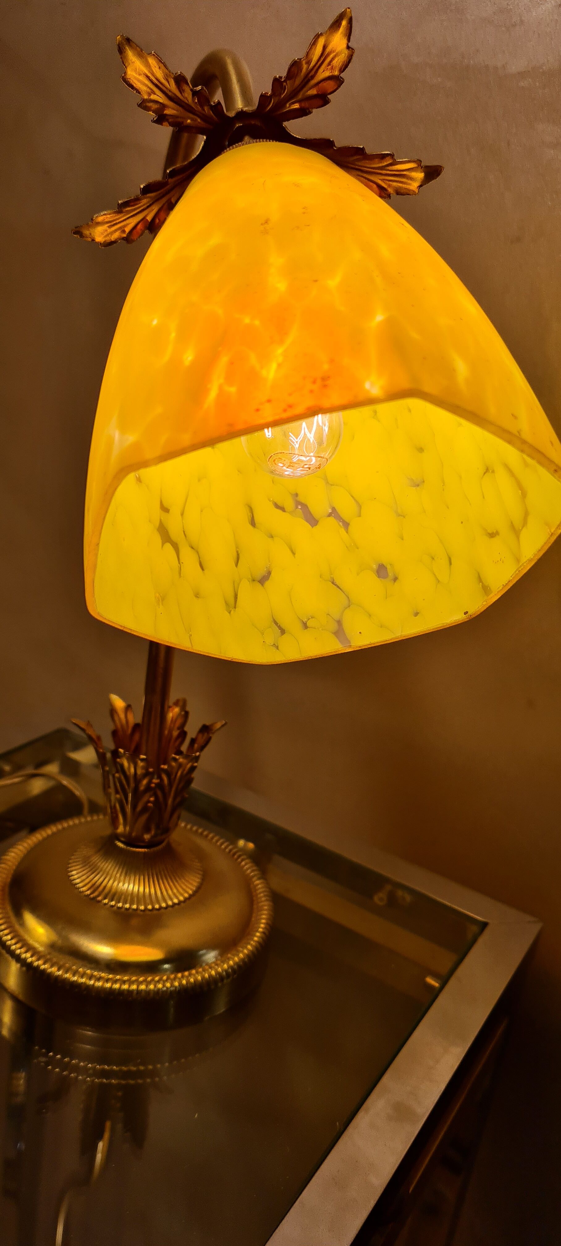 Golden steel lamp, with tulip old marbled yellow glass paste,