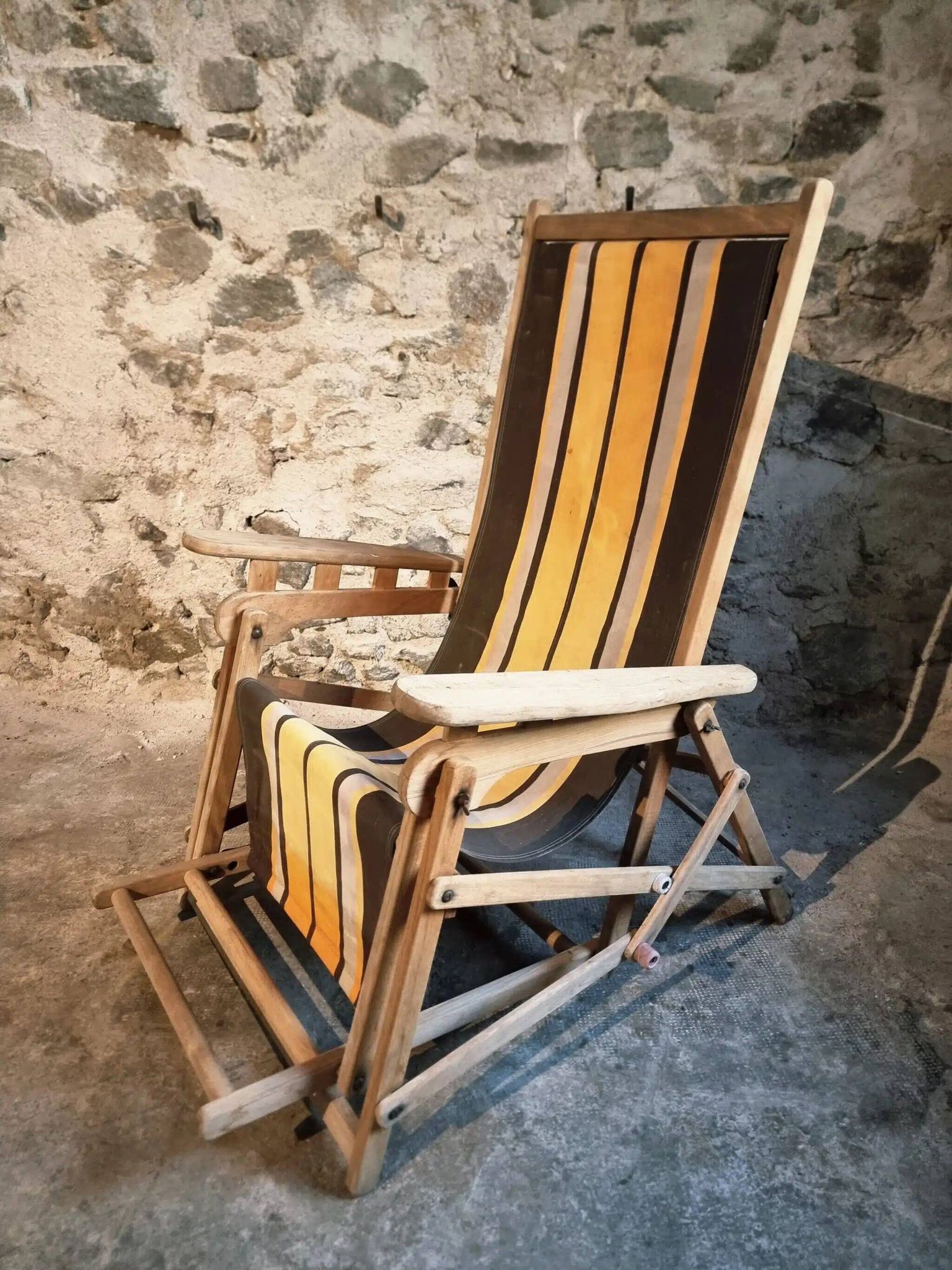 Vintage French folding lounge chair – 1950s/60s in beech with striped canvas, adjustable recliner
