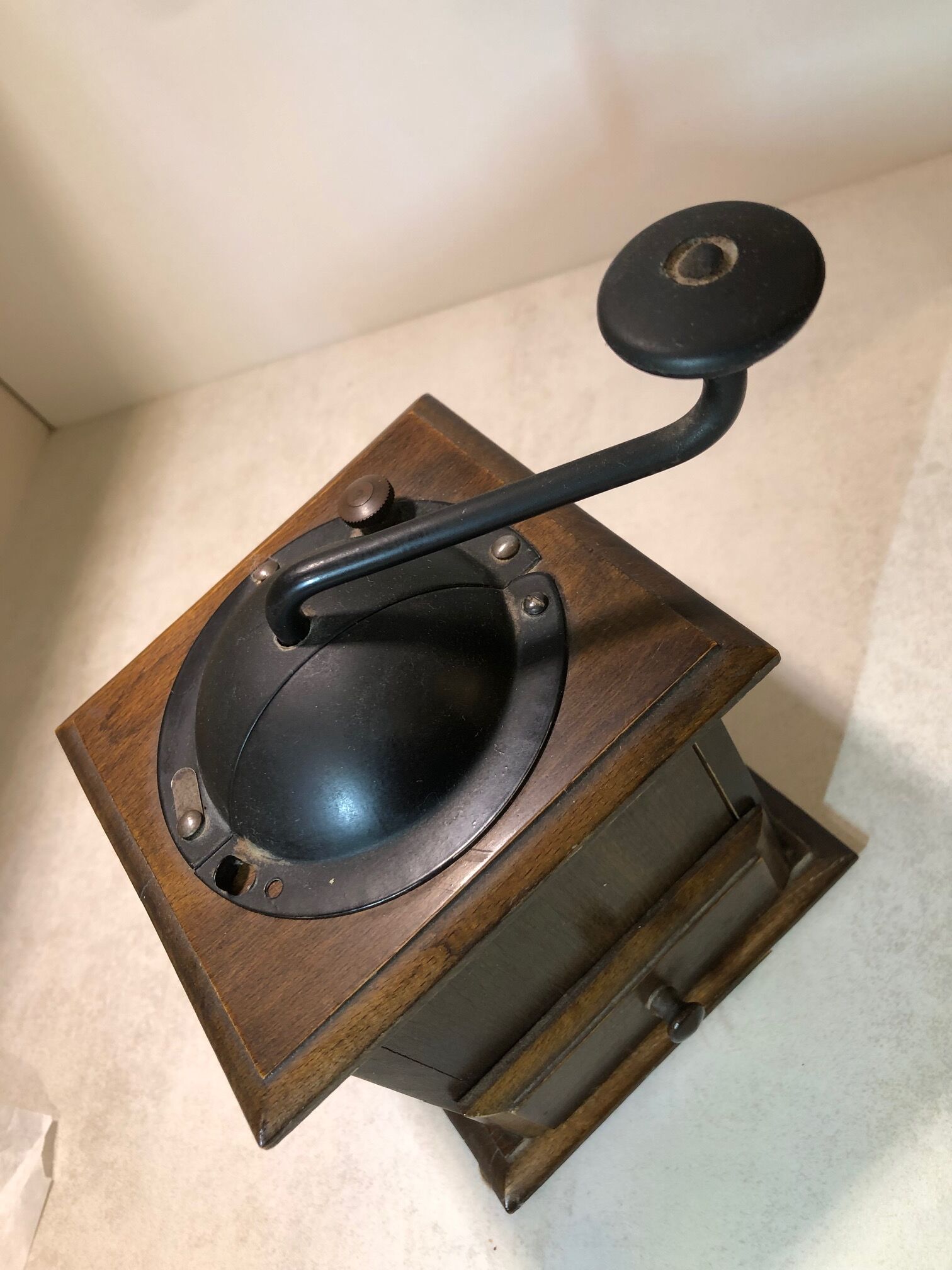 Coffee grinding machine