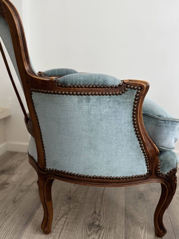Paire de fauteuils en bergère Louis XV - velours bleu clair