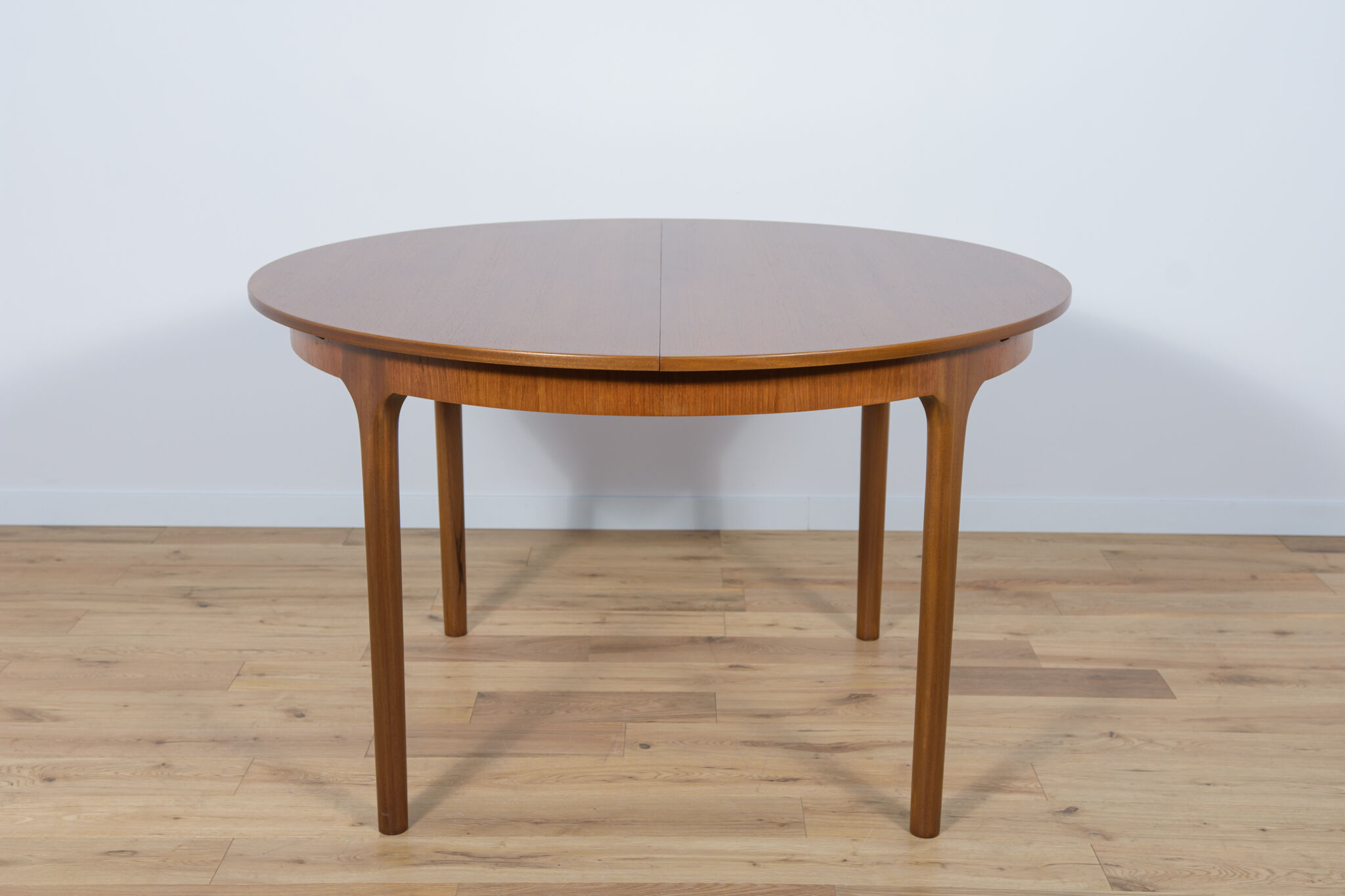 Round Extendable Dining Table from McIntosh, 1960s