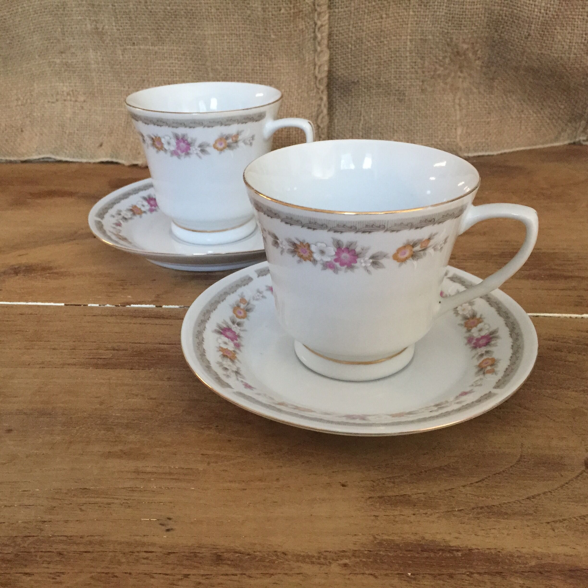 2 flowering tea cups