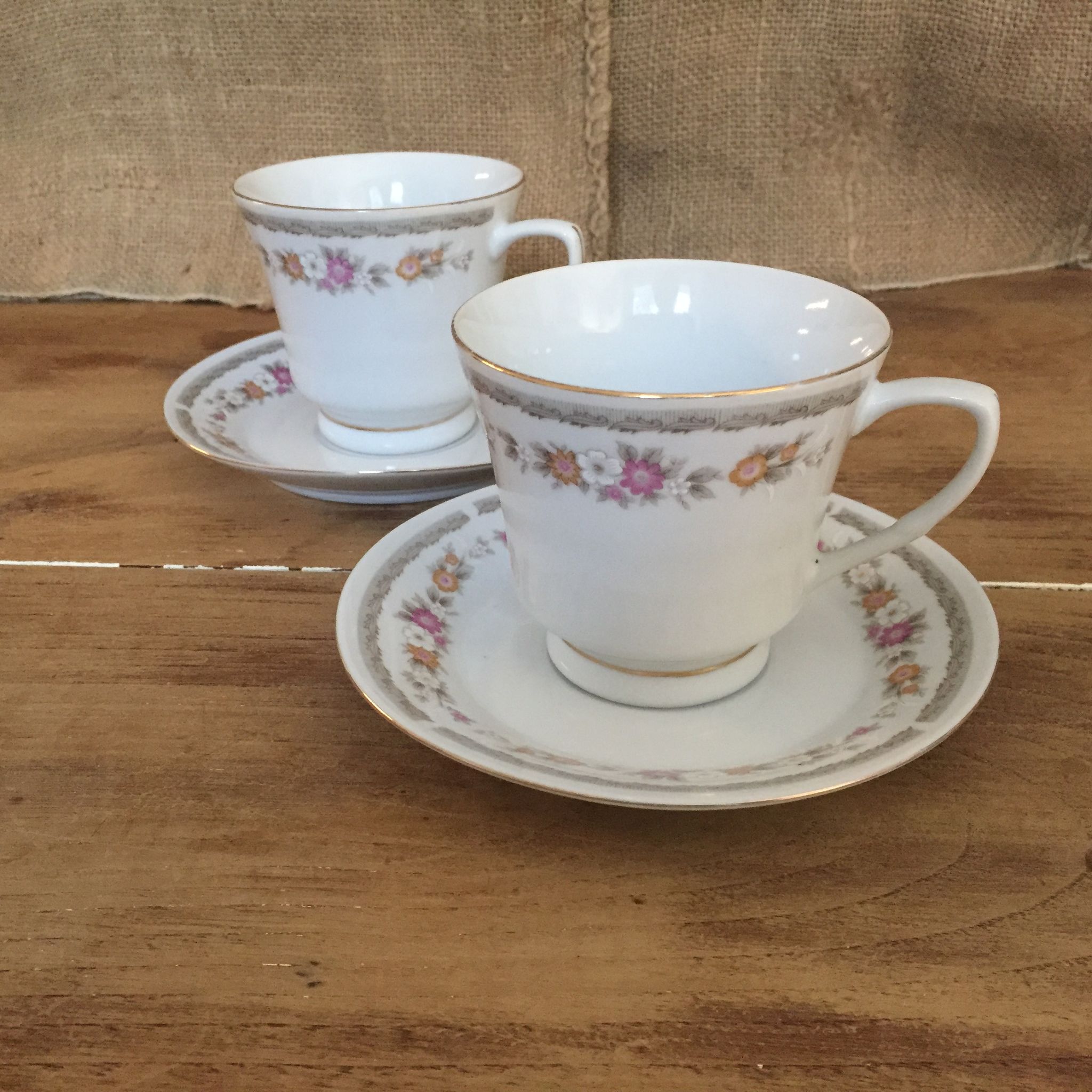 2 flowering tea cups