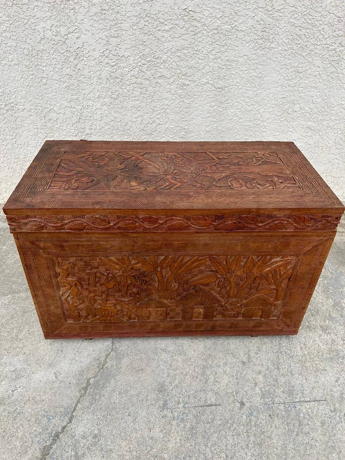 Old solid wood chest Arts indoneo