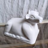 Cow-shaped butter dish
