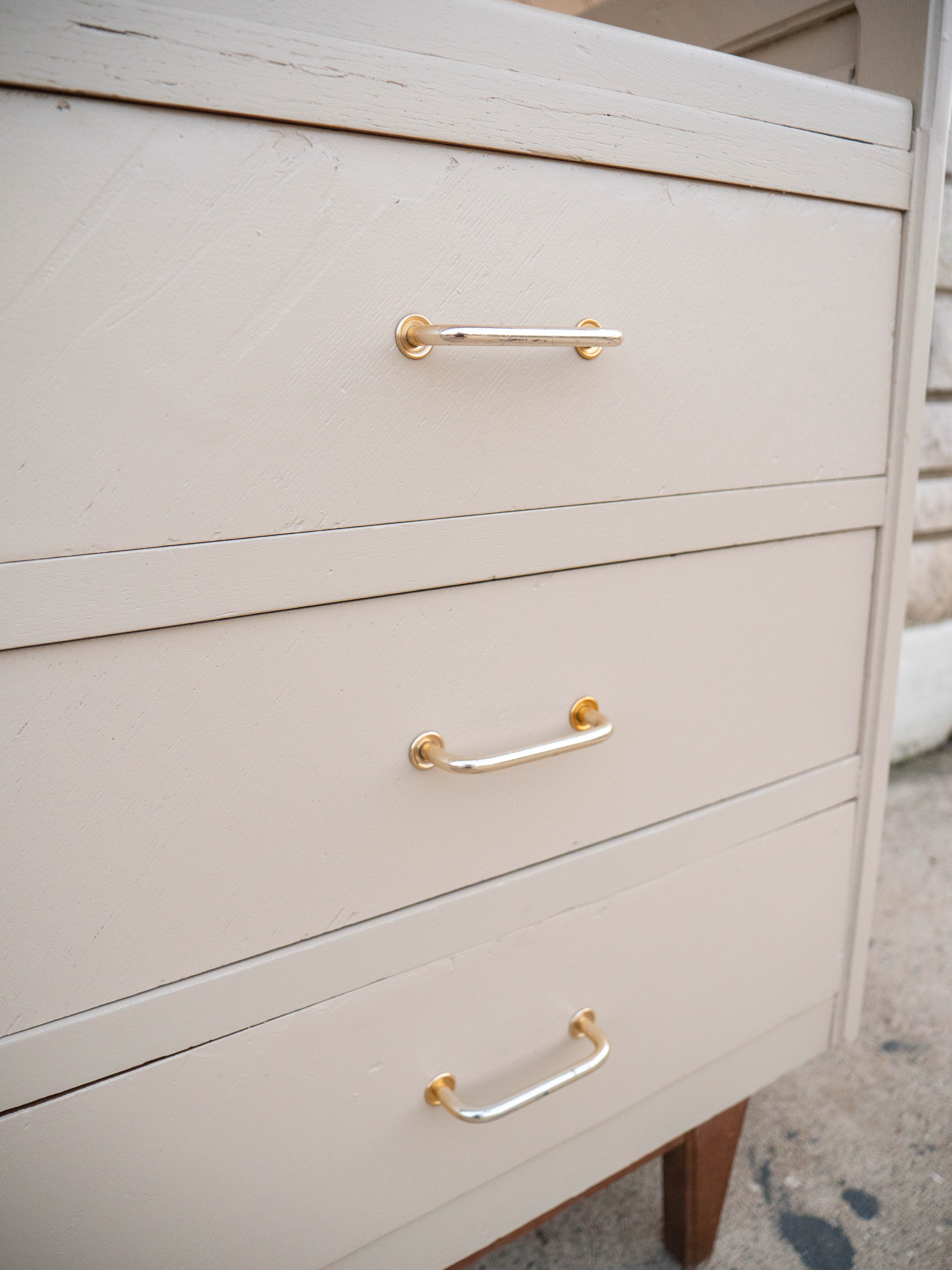 Asymmetrical cabinet