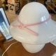 Lampe en opaline et noeud rose vintage