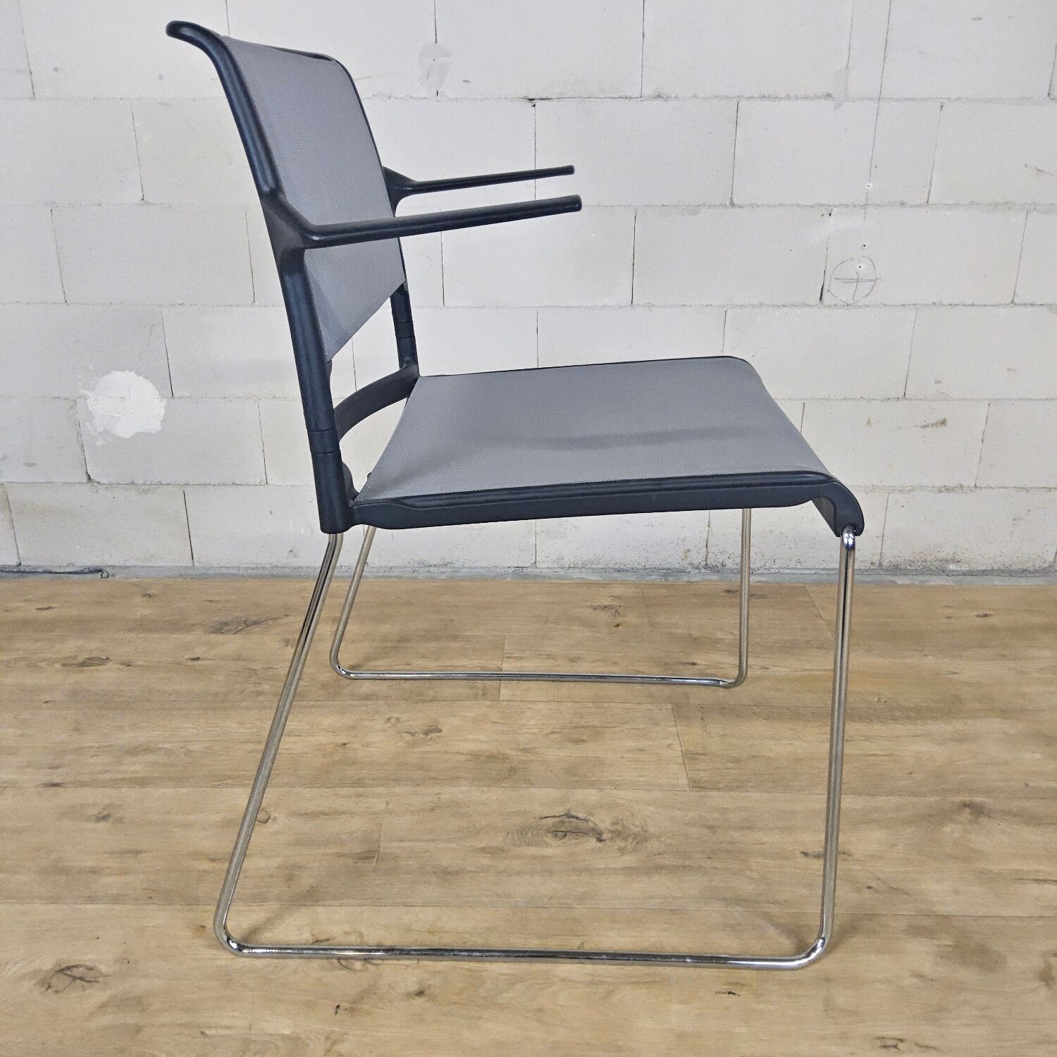 2x Wilkhahn Aline 230 chair with armrests (stackable)
