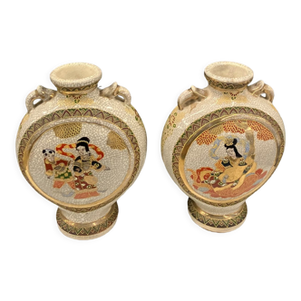 Paire de vases gourde en faïence japonaise de satsuma