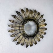 Plafonnier en fer doré à feuillage en rayons de soleil espagnol, années 1960.