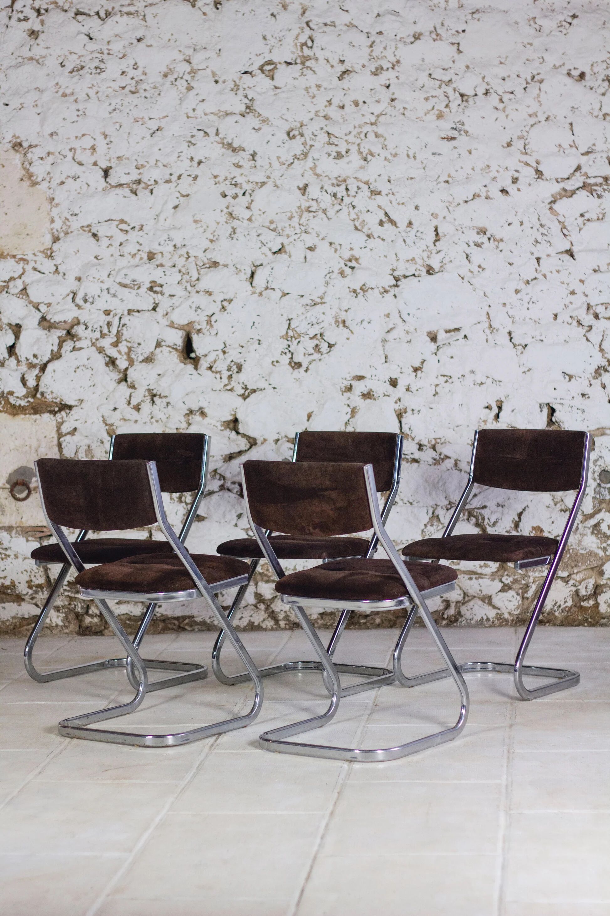 5 tubular chairs in suede and chrome by Roche Bobois, 1970.