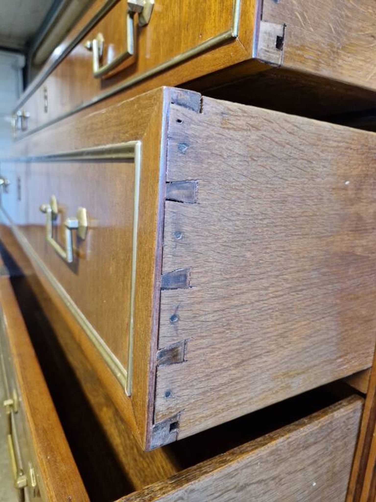 Commode en acajou et placage d'acajou époque Louis XVI, fin du 18ème s.
