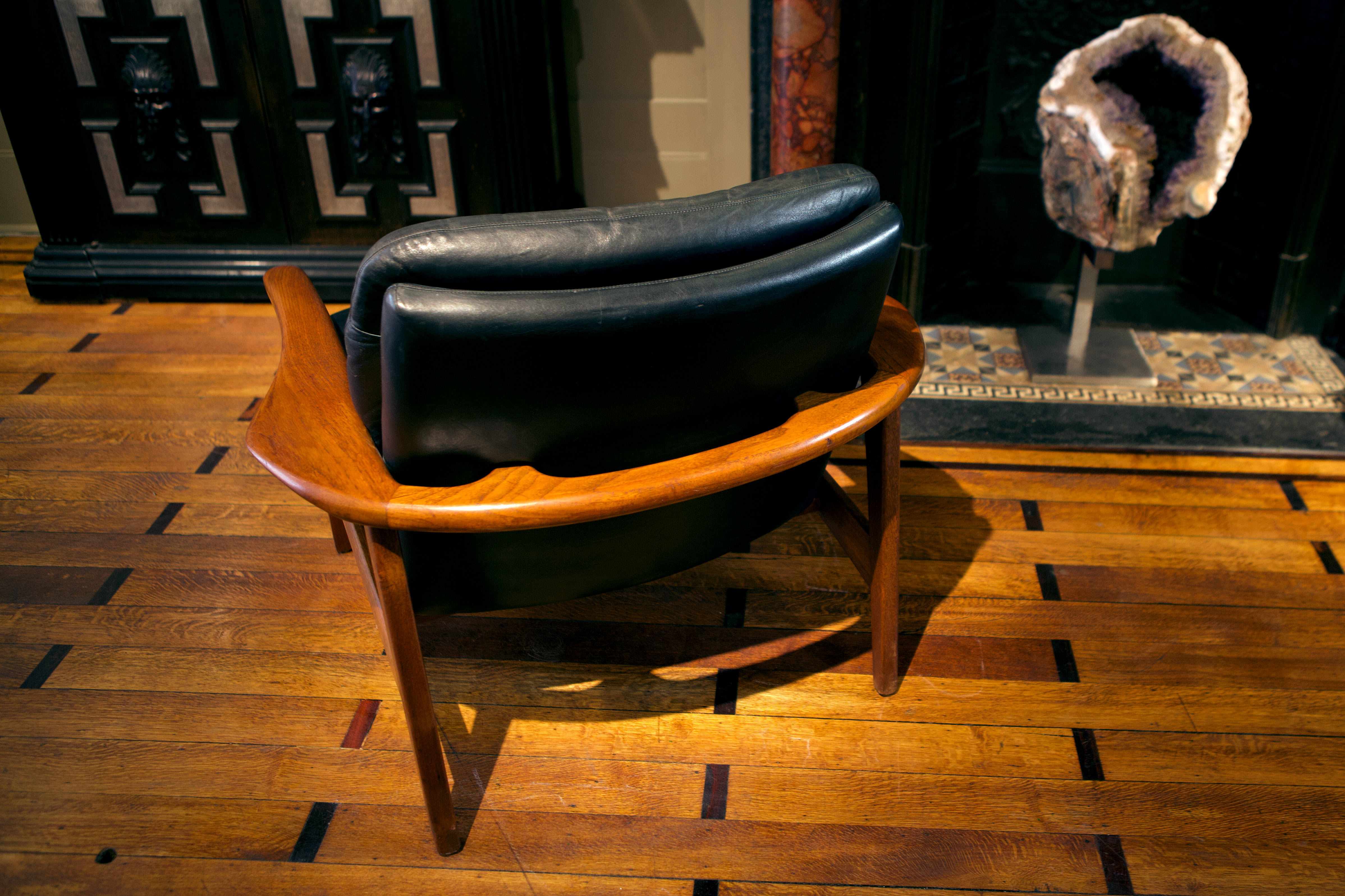 Pair of scandinavian armchairs in black leather and teak