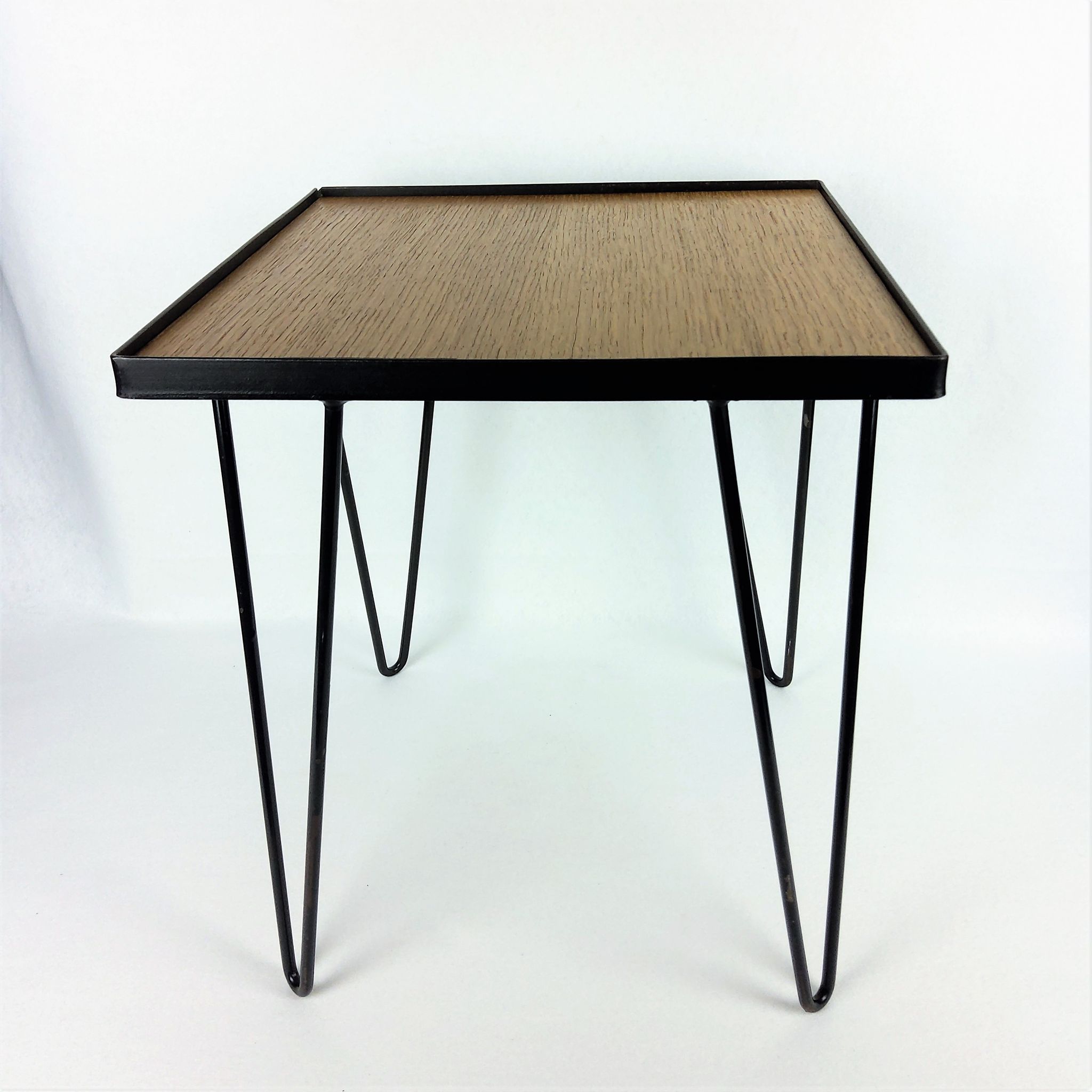 Table d’appoint chêne et métal noir 1950