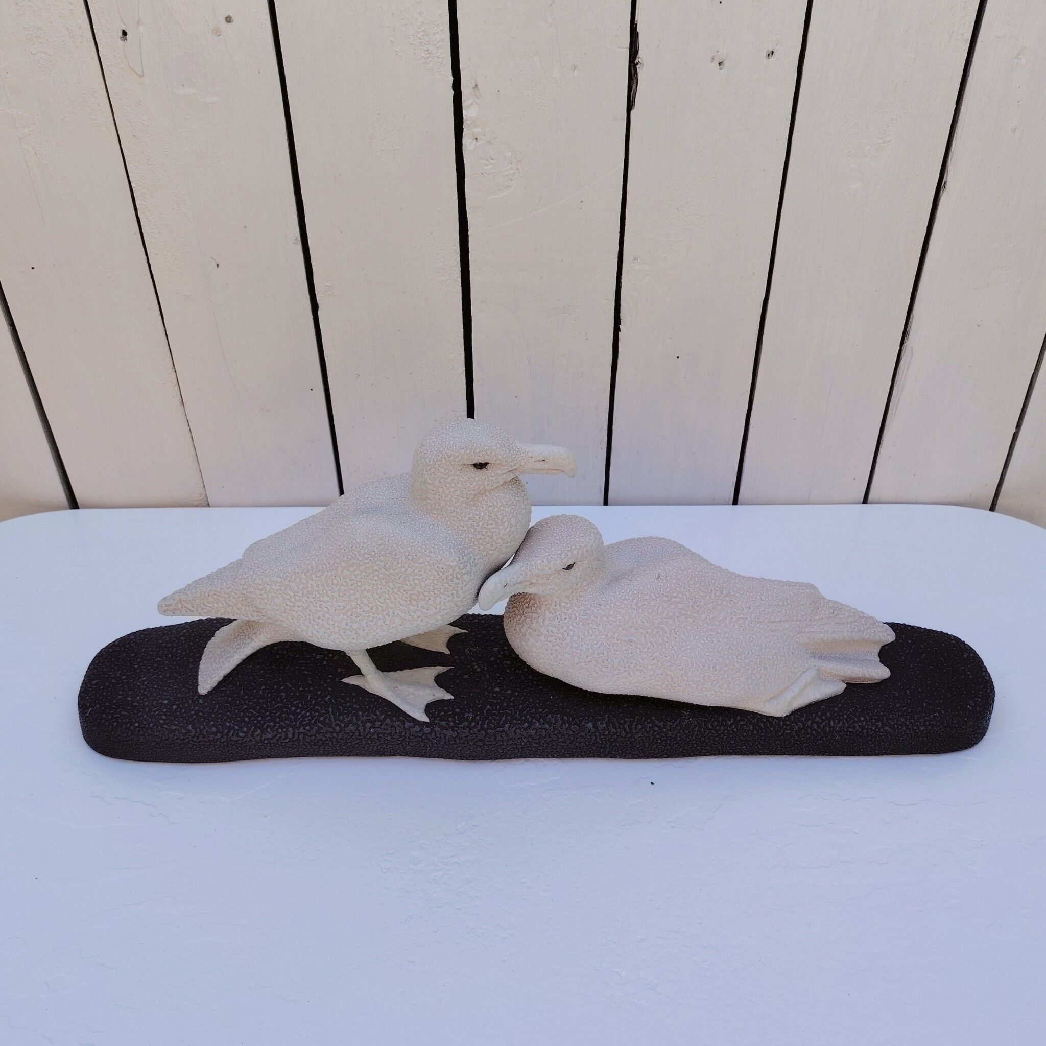 Pair of seagulls in Sèvres porcelain, crinkled glaze.