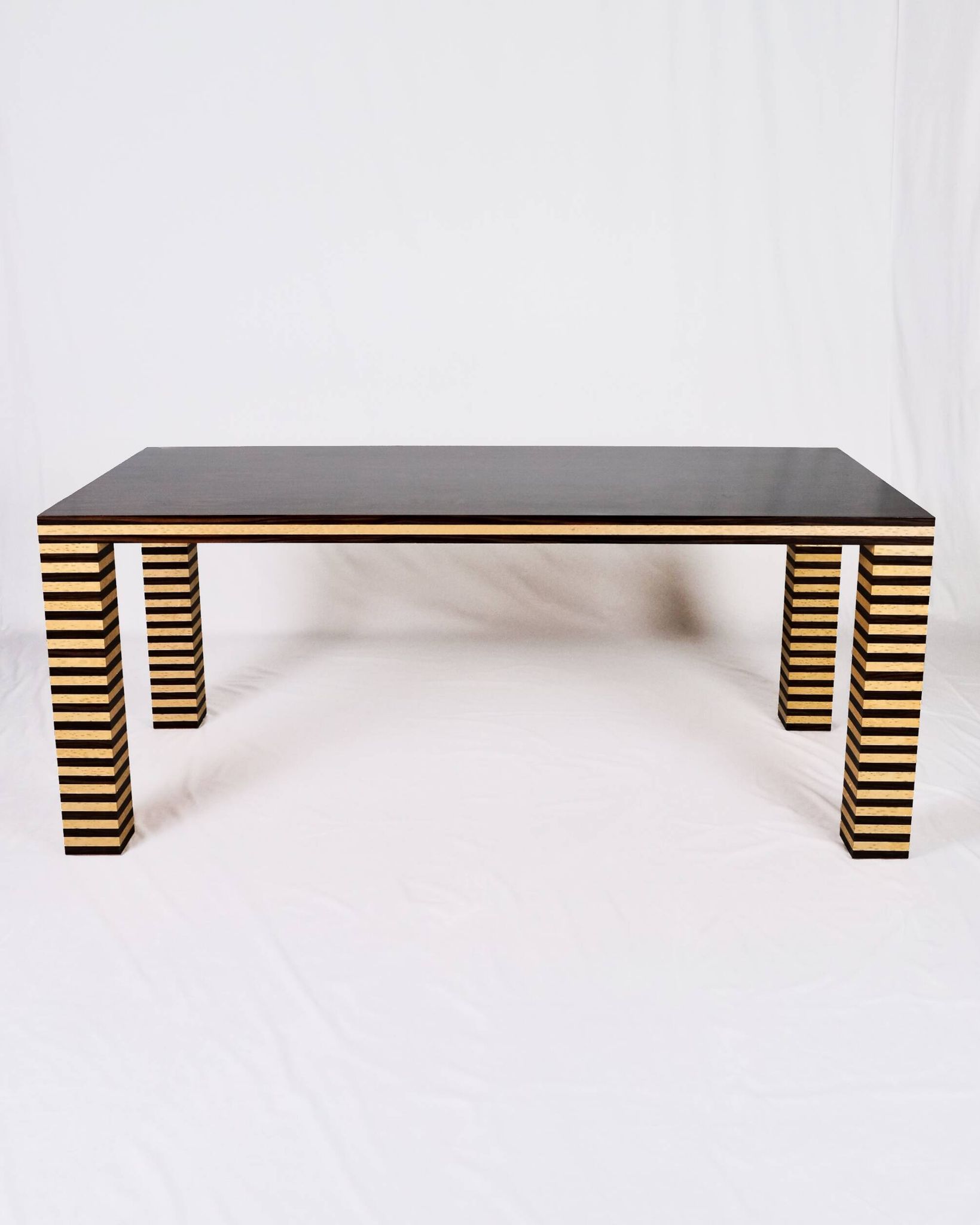 Table à manger en bois style Memphis, Italie
