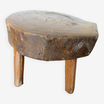 Tabouret tripode brutaliste en bois massif années 50 60