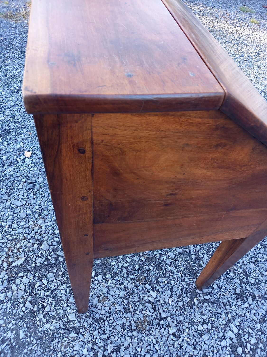 Speed bump desk Louis XVI