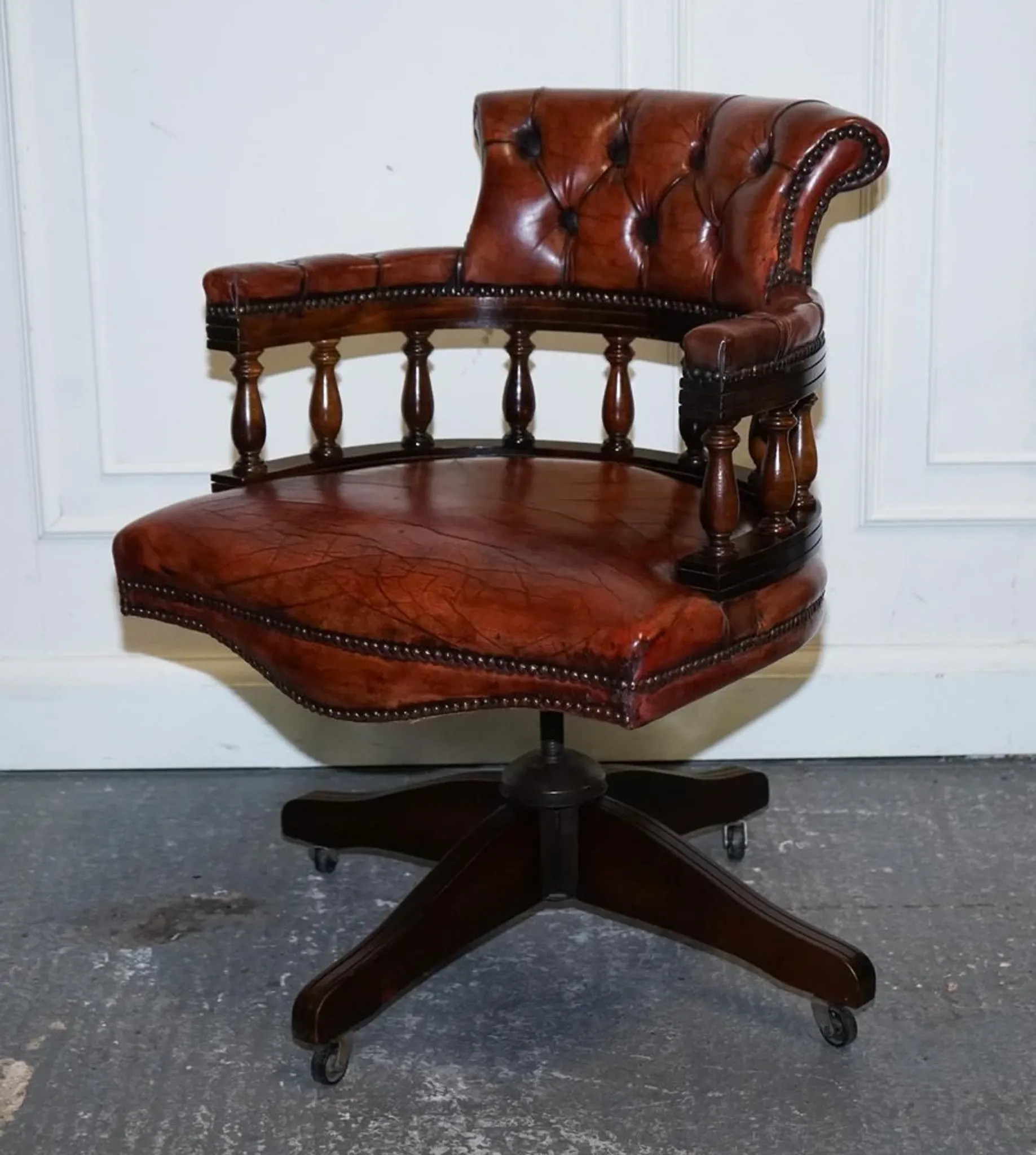 Chesterfield Captains Swivel Chair in Hand-Dyed Brown Leather