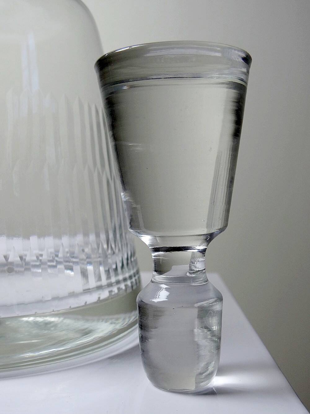 Large vintage/antique chic cut glass decanter/wine carafe
