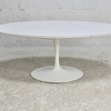 Knoll coffee table, Eero Saarinen, "tulip" model, white melamine wood. Signed, USA, circa 1960